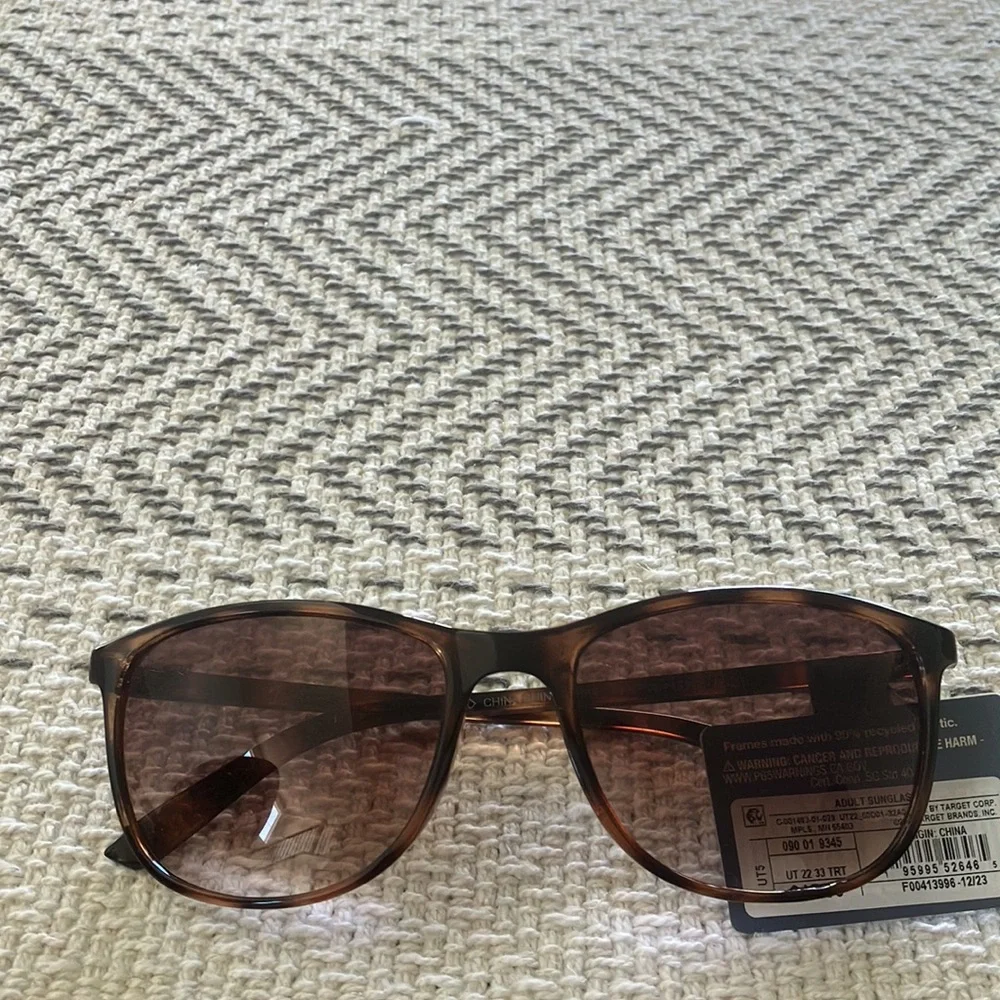 NWT Tortoise Sunglasses - Picture 2 of 3